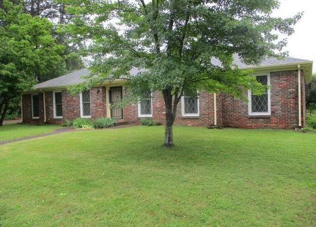 Property at 1325 Duntreath Cir, Florence, AL, 4 beds, 2 baths