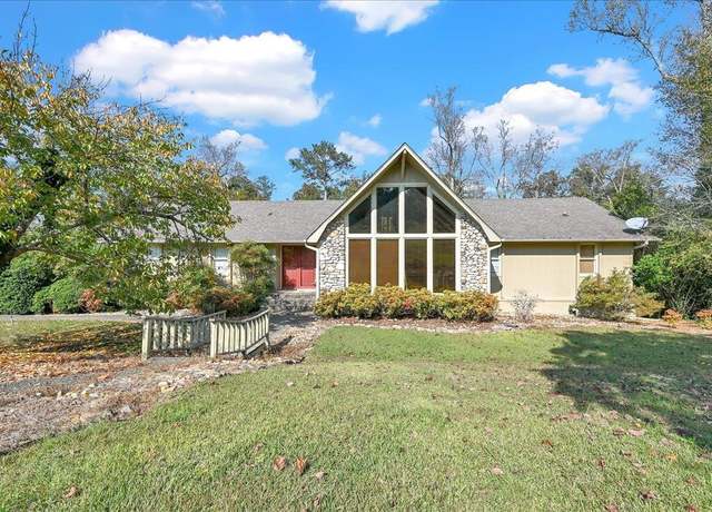 Property at 1000 Brentwood Dr NE, Cullman, AL, 4 beds, 3.5 baths