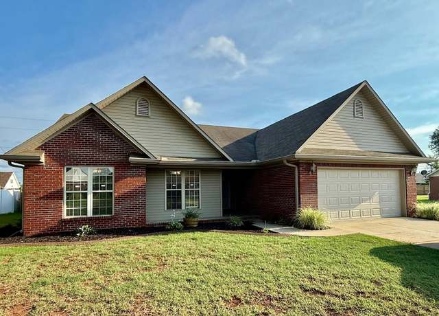 Property at 313 Lincoln Ave, Muscle Shoals, AL, 3 beds, 2 baths