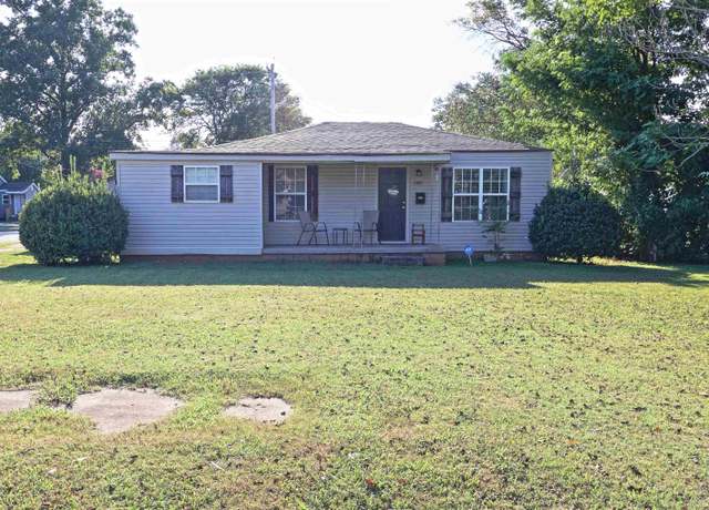 Property at 1001 N Cave St, Tuscumbia, AL, 3 beds, 1 bath