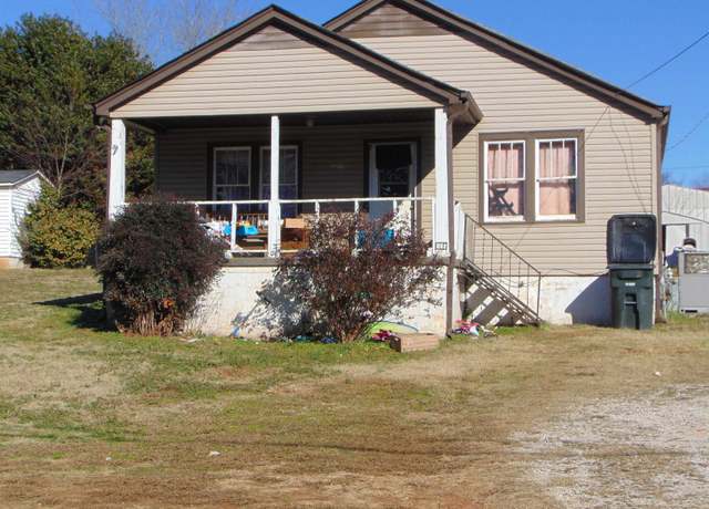 Property at 116 N Spurr St, Florence, AL, 2 beds, 1 bath