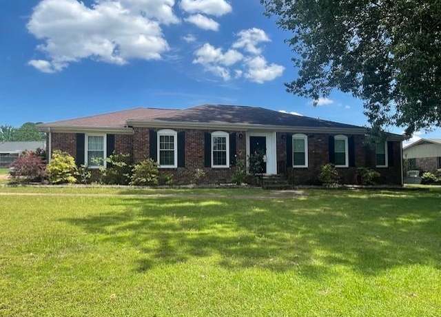Property at 554 Hazelwood Dr, Florence, AL, 4 beds, 2 baths