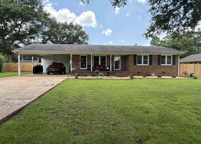 Property at 1407 Greenbrier Dr, Tuscumbia, AL, 3 beds, 2 baths