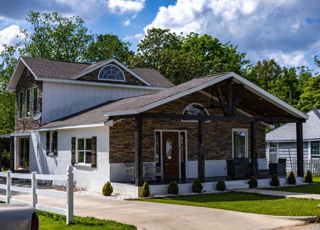 Property at 225 N Crown St, Florence, AL, 3 beds, 2 baths