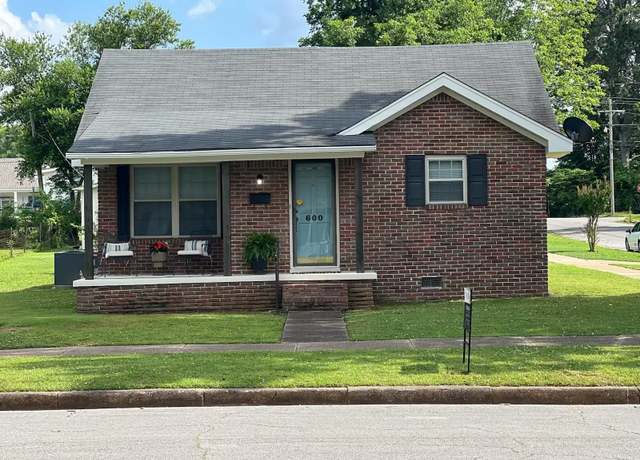 Property at 600 E 2nd St, Tuscumbia, AL, 3 beds, 2 baths