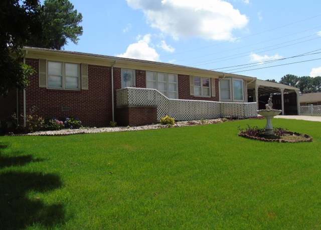 Property at 103 Plant St, Muscle Shoals, AL, 3 beds, 1 bath
