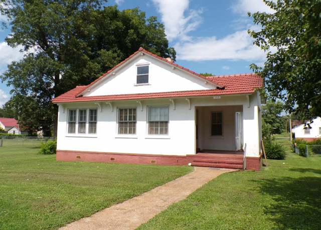 Property at 103 Chickamauga St, Sheffield, AL, 3 beds, 2 baths