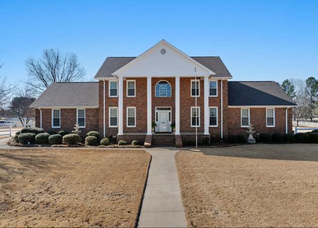 Property at 100 E Meadow Hill Dr, Florence, AL, 4 beds, 3.5 baths