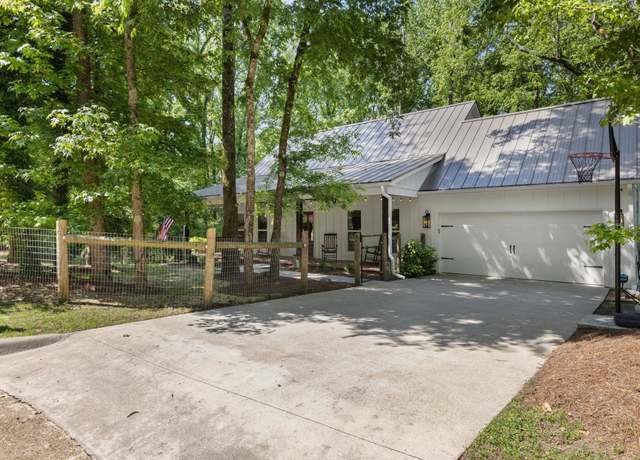 Property at 1909 Erskine Dr, Florence, AL, 3 beds, 2.5 baths