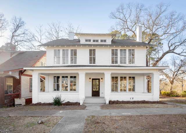 Property at 709 Austin Ave, Sheffield, AL, 4 beds, 2.5 baths