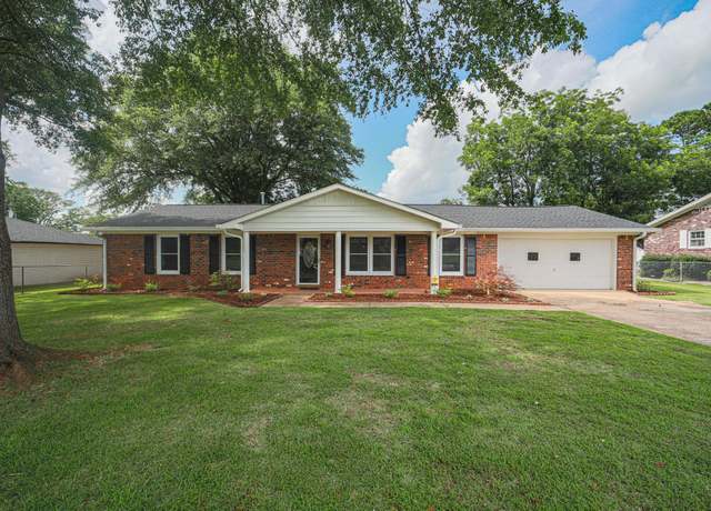 Property at 1013 Hemlock St, Tuscumbia, AL, 3 beds, 2 baths
