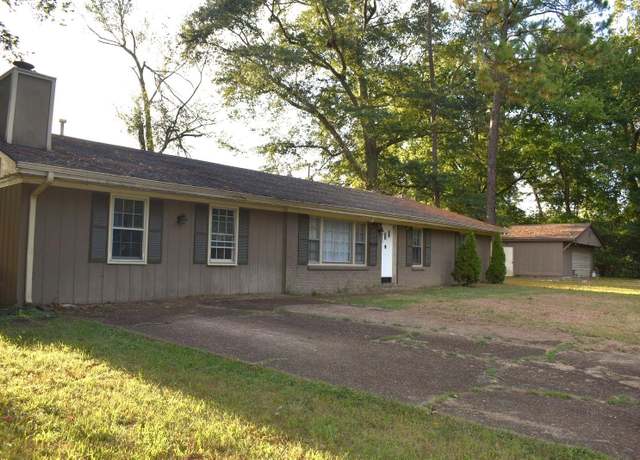 Property at 402 Thorne St, Florence, AL, 3 beds, 1.5 baths