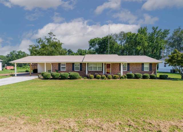 Property at 303 Congress Ave, Muscle Shoals, AL, 3 beds, 2 baths