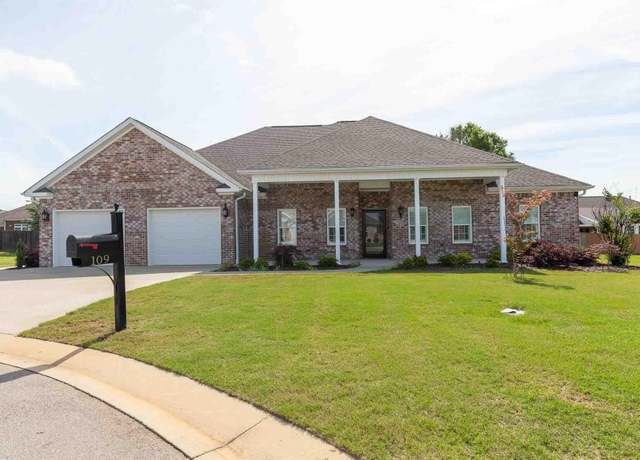 Property at 109 Camelot Ct, Florence, AL, 4 beds, 3 baths