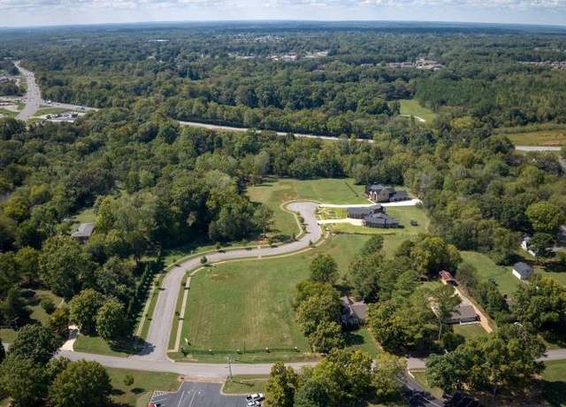 Property at 102 Willowbrook Dr, Florence, AL
