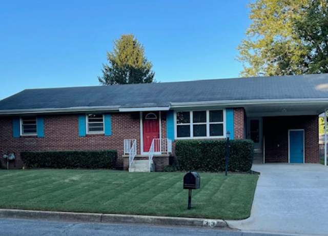 Property at 33 Auburn St, Florence, AL, 3 beds, 1.5 baths