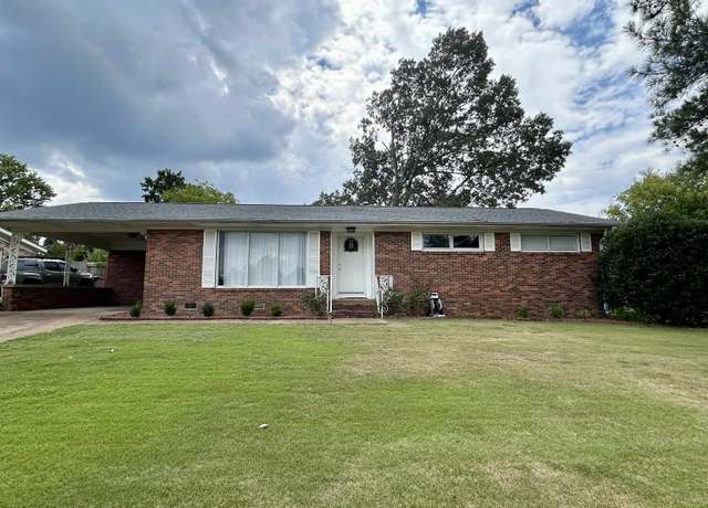 Property at 2014 Cloyd Blvd, Florence, AL, 3 beds, 2 baths
