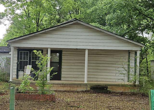 Property at 1075 8th St, Muscle Shoals, AL, 2 beds, 1 bath
