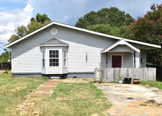 Property at 104 Osteen Cir, Florence, AL, 3 beds, 2 baths