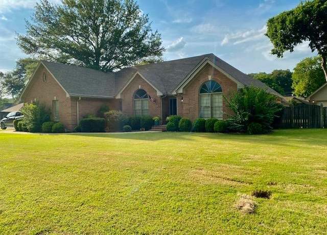 Property at 1801 Wildwood St, Muscle Shoals, AL, 3 beds, 2 baths