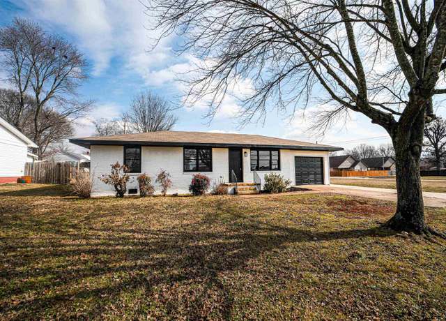 Property at 313 Union Ave, Muscle Shoals, AL, 4 beds, 2 baths