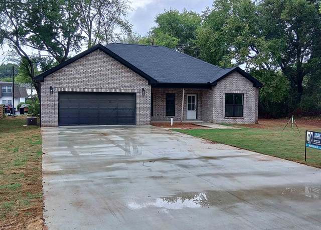 Property at 800 Glendale Ave, Muscle Shoals, AL, 4 beds, 2 baths