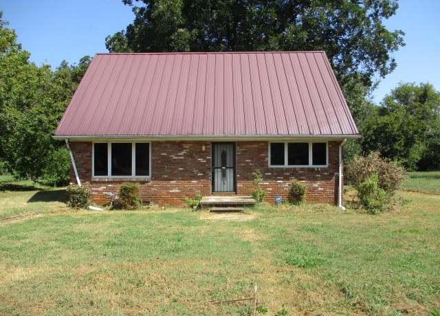 Property at 1211 E Decatur St, Tuscumbia, AL, 4 beds, 1.5 baths