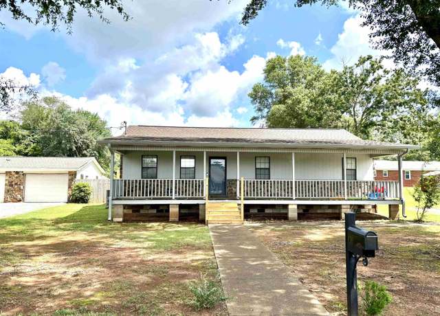 Property at 203 Fourth Ave, Tuscumbia, AL, 3 beds, 2 baths