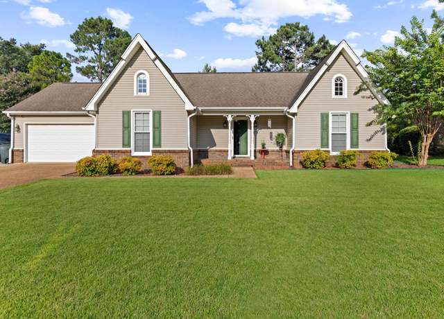 Property at 124 W Oak Hill Dr, Florence, AL, 3 beds, 2 baths