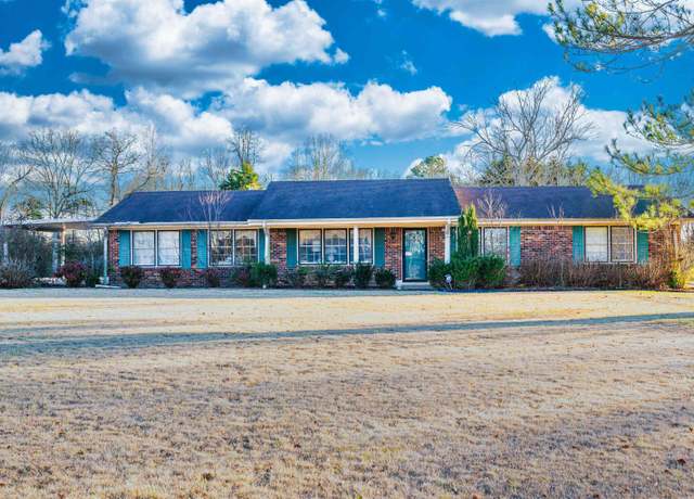 Property at 800 Magnolia St, Muscle Shoals, AL, 3 beds, 2 baths