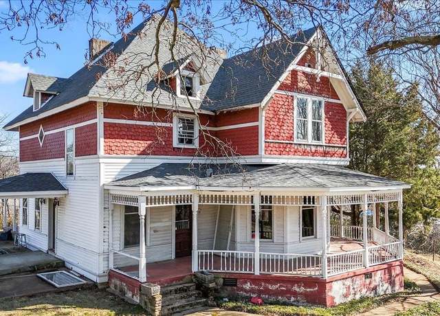 Property at 120 Georgia Ave, Florence, AL, 4 beds, 2 baths