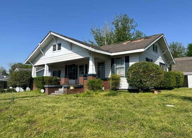 Property at 207 S Mulberry St, Tuscumbia, AL, 3 beds, 2 baths