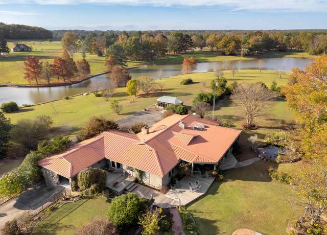 Property at 3510 Colburn Mill Rd, Russellville, AL, 4 beds, 3.5 baths