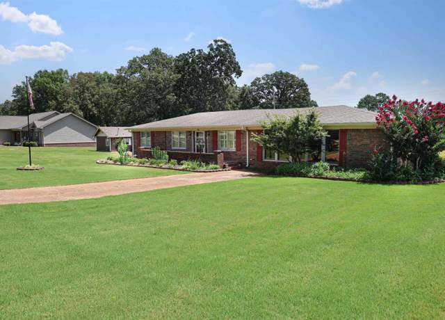 Property at 300 Tennessee River Dr, Muscle Shoals, AL, 3 beds, 2 baths