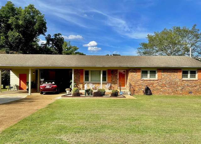 Property at 1412 Greenbrier Dr, Tuscumbia, AL 35674, 3 beds, 2 baths