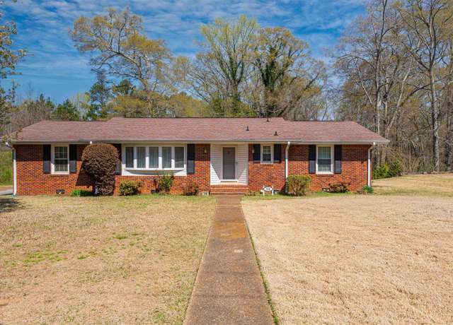 Property at 219 Spring Ct, Sheffield, AL, 3 beds, 2.5 baths