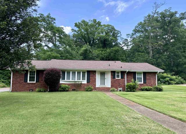 Property at 219 Spring Ct, Sheffield, AL, 3 beds, 2.5 baths