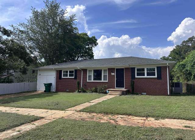 Property at 1613 Ridge Dr, Sheffield, AL, 3 beds, 2 baths