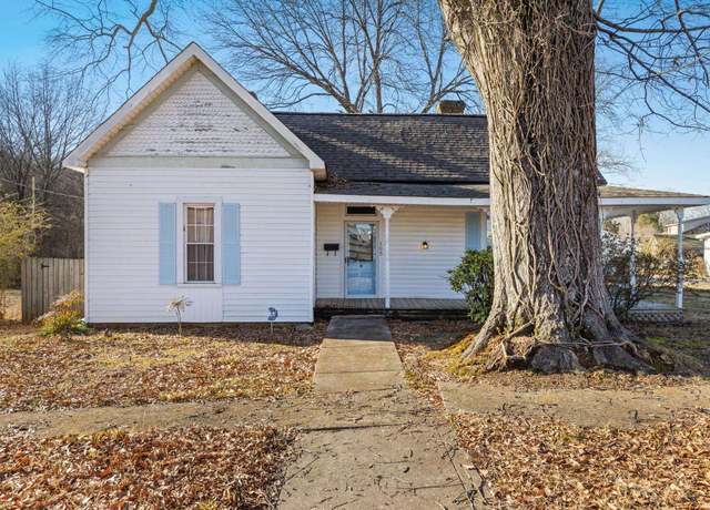 Property at 105 Gaines Ave SW, Russellville, AL, 3 beds, 2 baths
