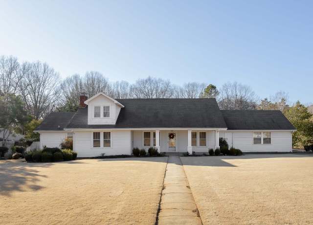 Property at 304 Elledge Ln, Muscle Shoals, AL, 4 beds, 6 baths
