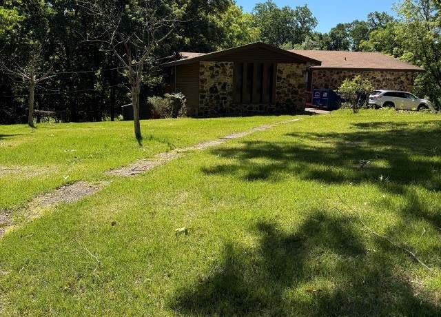 Property at 7712 Dr Kennedy Dr, Florence, AL, 4 beds, 3 baths