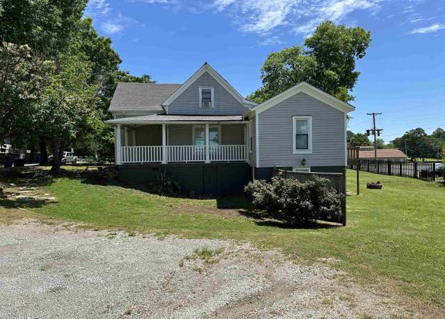 Property at 804 E Mobile St, Florence, AL, 3 beds, 2.5 baths