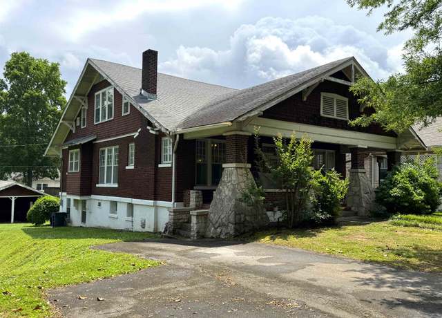 Property at 1006 N Wood Ave, Florence, AL, 4 beds, 2 baths