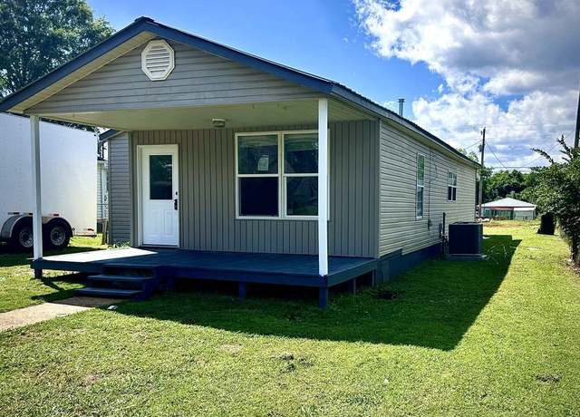 Property at 907 14th Ave, Sheffield, AL, 3 beds, 2 baths