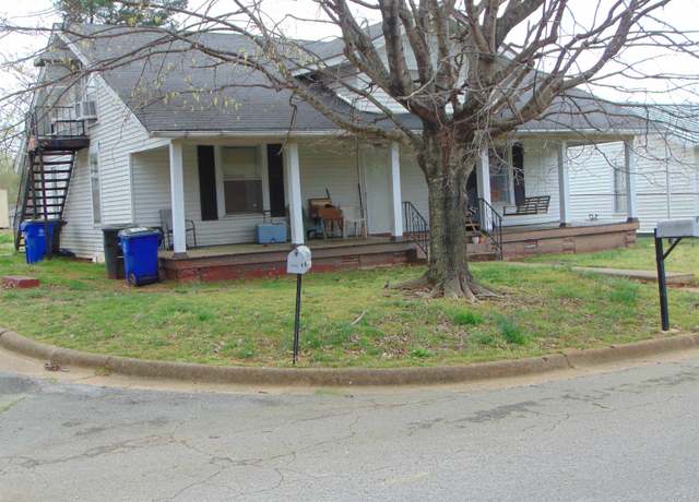 Property at 158 N Franklin St, Florence, AL, 3 beds, 2 baths