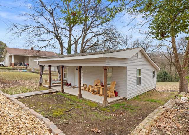 Property at 418 Staunton Ave, Florence, AL, 2 beds, 1 bath