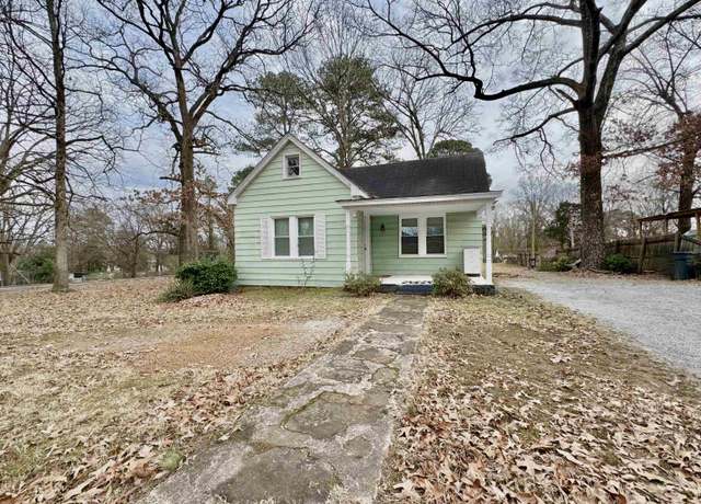 Property at 203 Seymore Ave, Florence, AL, 3 beds, 1 bath