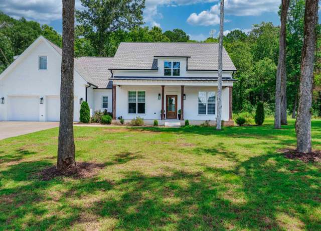 Property at 108 River Colors Dr, Muscle Shoals, AL, 4 beds, 3 baths