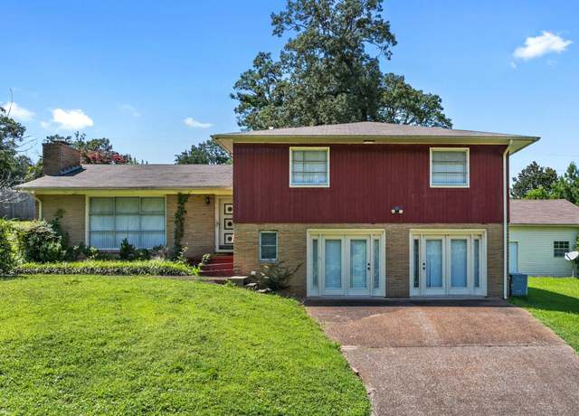 Property at 110 Elmwood Dr, Sheffield, AL, 3 beds, 3 baths
