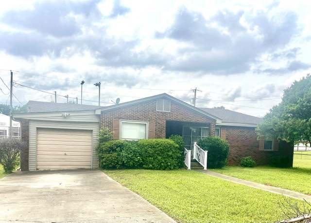 Property at 613 N Broad St, Tuscumbia, AL, 4 beds, 2 baths